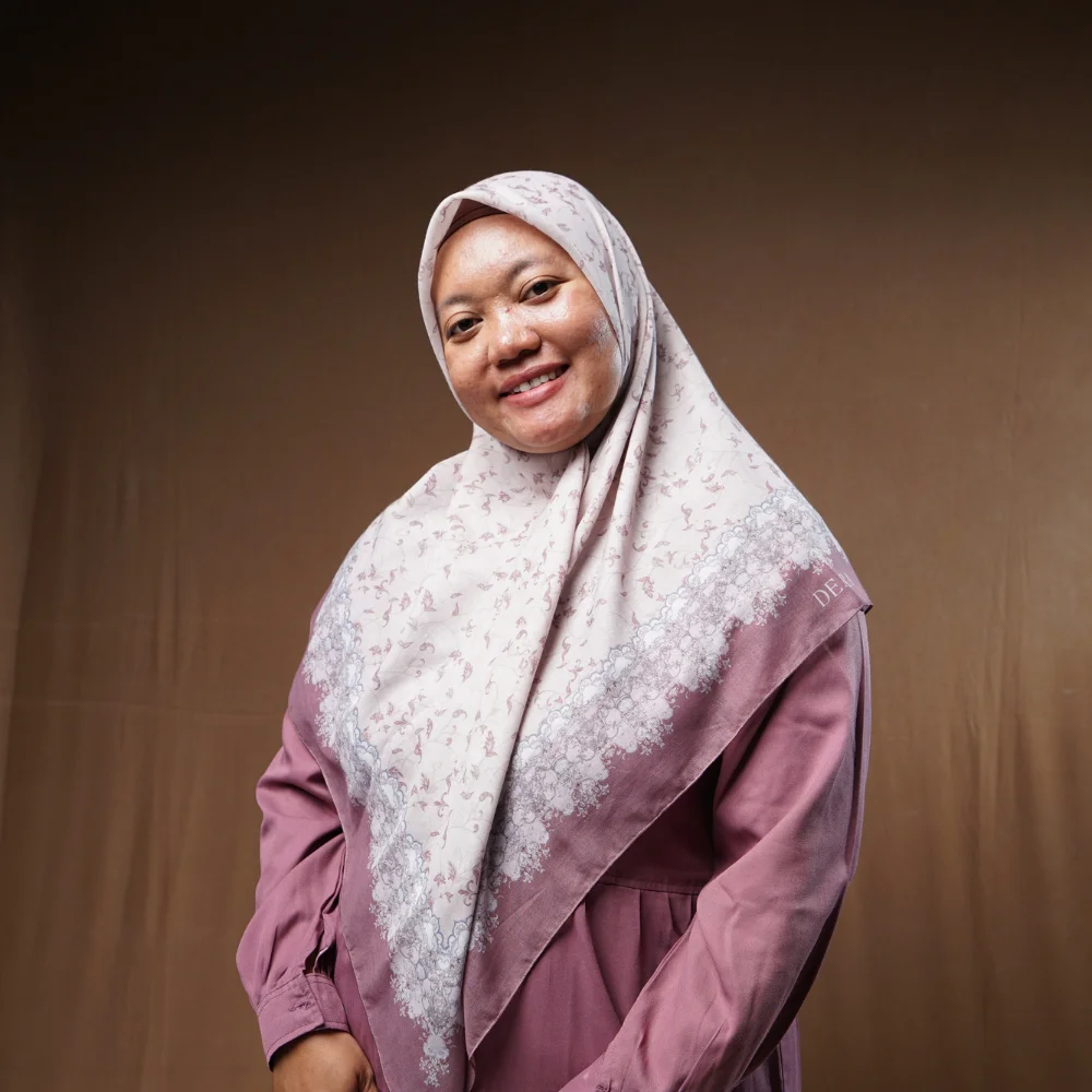 Elly Nur Indah Sari, S.Pd.